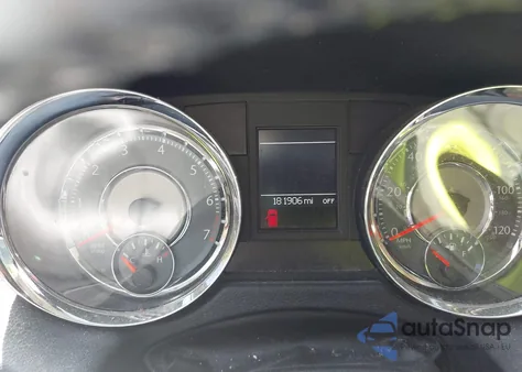 2015 Chrysler Town & Country Touring-L z USA, uszkodzony, nr VIN 2C4RC1CGXFR674684